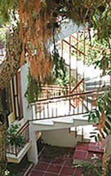 Karyatides Hotel 2*